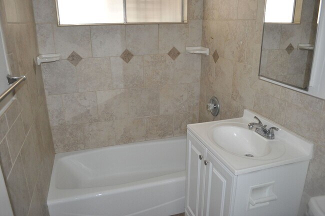 Building Photo - Very affordable Detached Single Family Hom...