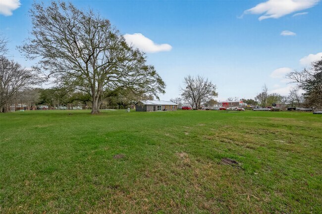 Building Photo - 25409 Pebble Dr