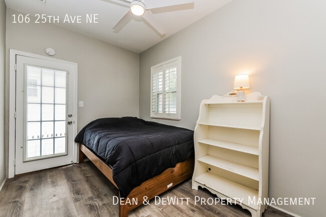 Building Photo - 106 25th Ave NE