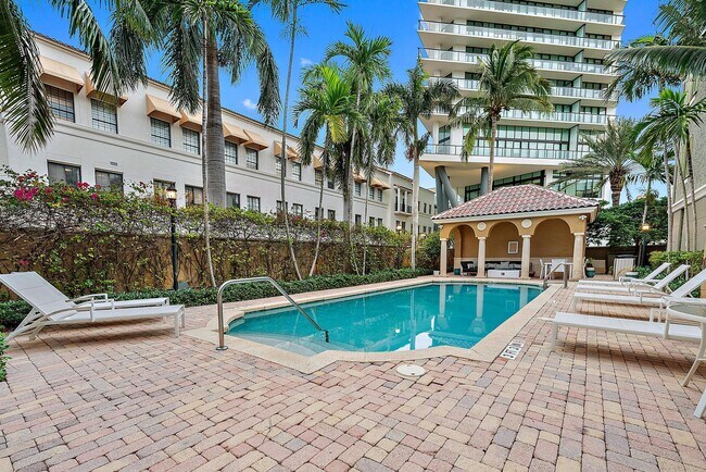 Building Photo - 560 S Sapodilla Ave