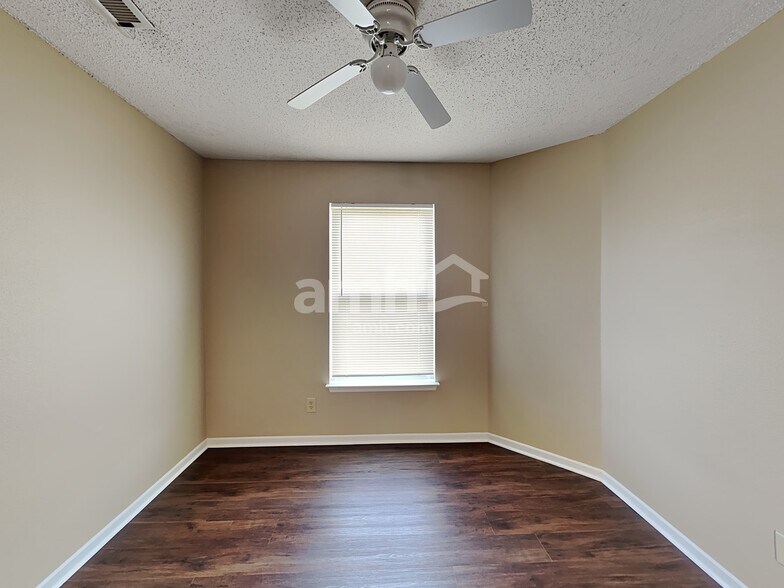 Building Photo - 6710 Waverhill Dr