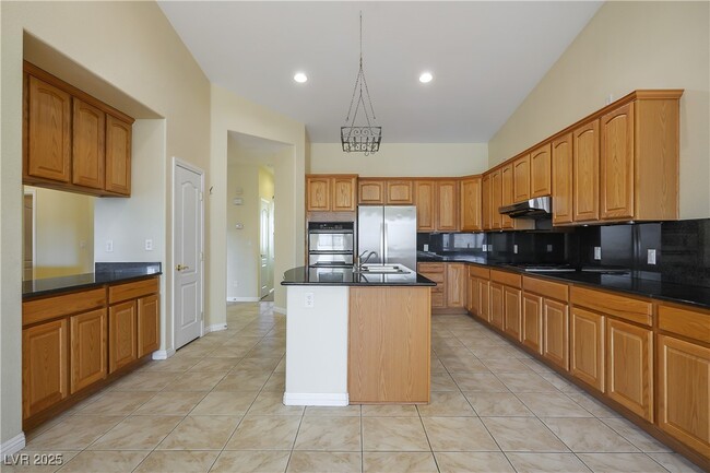 Building Photo - 8133 Chestnut Hollow Ave