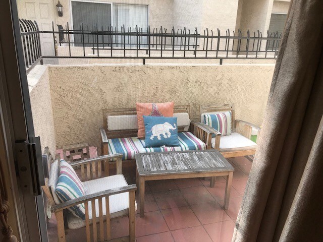 Living Room Balcony - With Storage Space - 2405 34th St