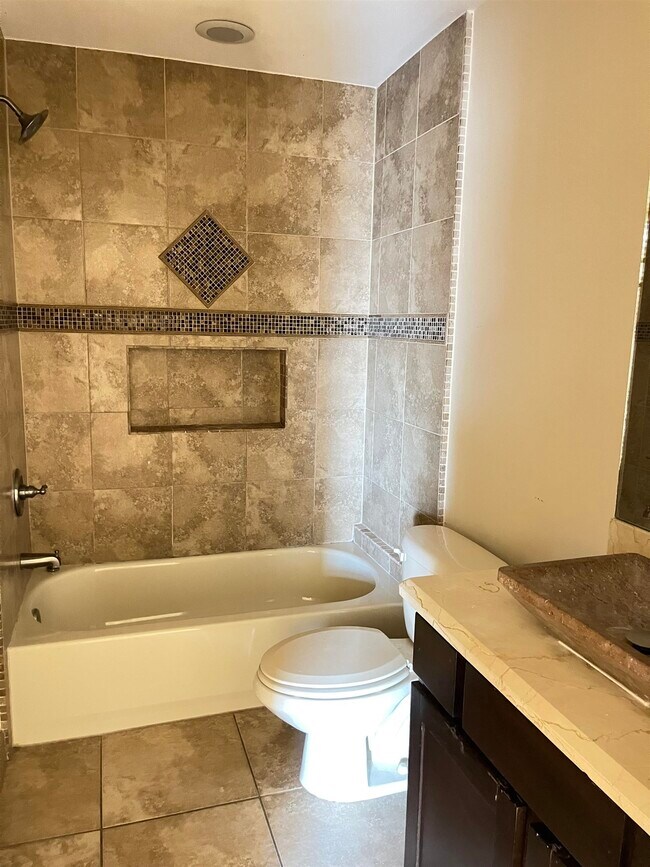 Building Photo - 3909 Ivana Ct