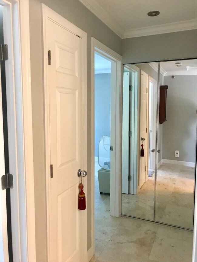 Building Photo - Beautiful View!! 2 Bed/2 Bath Condo, Hayward