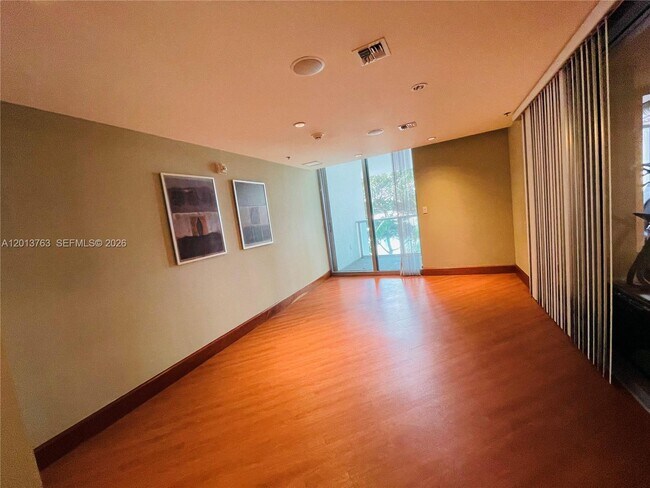 Building Photo - 2681 N Flamingo Rd