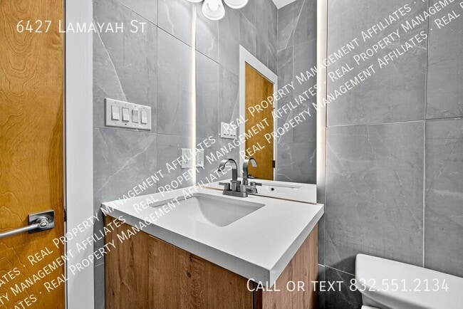 Building Photo - 6427 Lamayah St