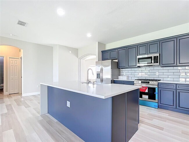 Building Photo - 550 Reddicks Cir