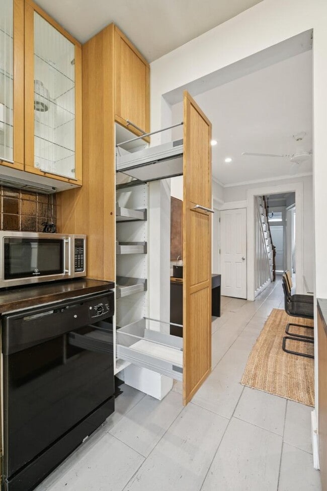 Building Photo - 1228 Catharine St