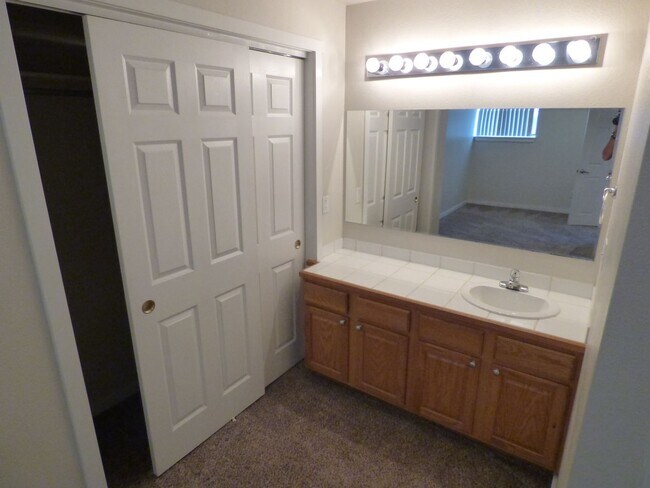 Building Photo - $0 DEPOSIT OPTION. 2 BED 2.5 BATH CONDO AT...