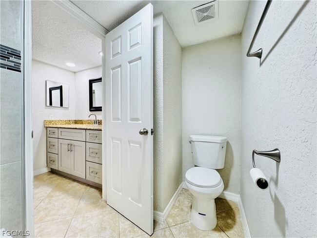 Building Photo - 5205 Cedarbend Dr