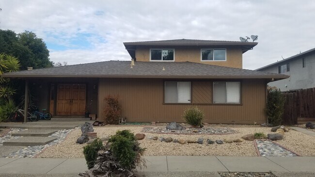 Front of Building - 1570 Gabilan Dr