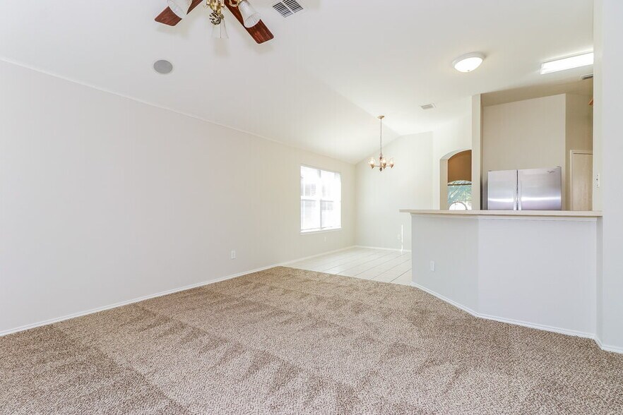 Building Photo - 5528 Spring Ridge Dr