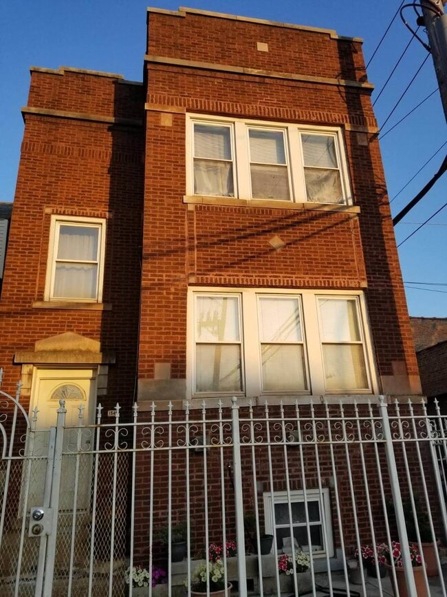 Primary Photo - 1540 N Hamlin Ave