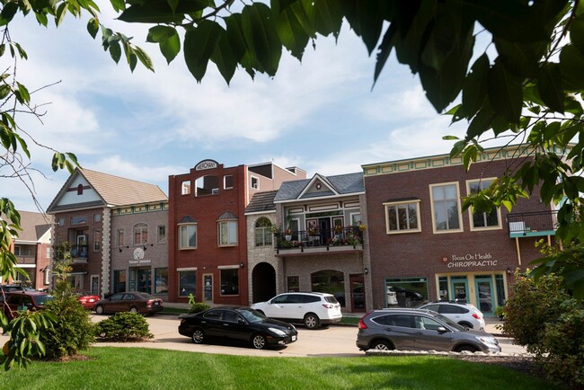 Building Photo - 1BR/1BA, Upscale Loft with accessible Rooftop Deck & Community Pool!