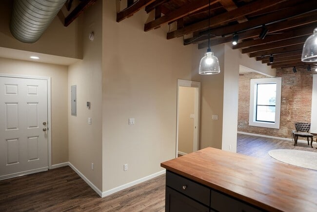 Building Photo - 210 E Washington Ave