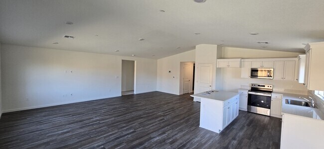 Building Photo - Brand New 4 Bed, 3 Bath Solar-Powered Sing...
