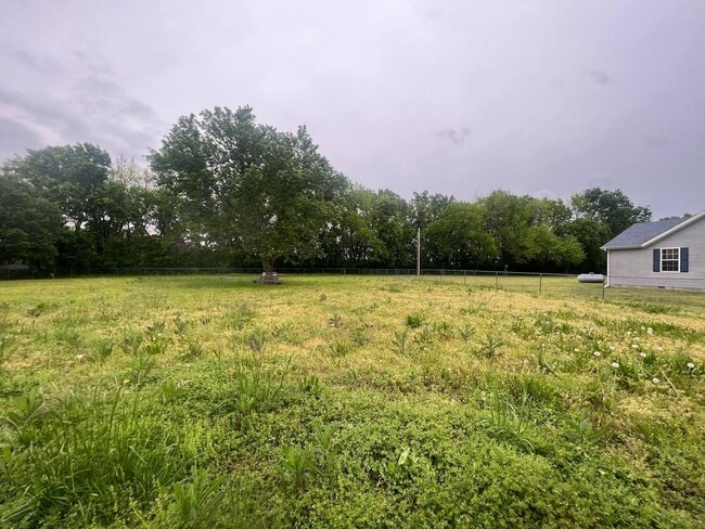 Building Photo - BEAUTIFUL 3 BEDROOM / 2 BATHROOM HOUSE IN ...