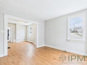 Building Photo - Available Now! Beautiful 4 Bedroom, 1 Bath...