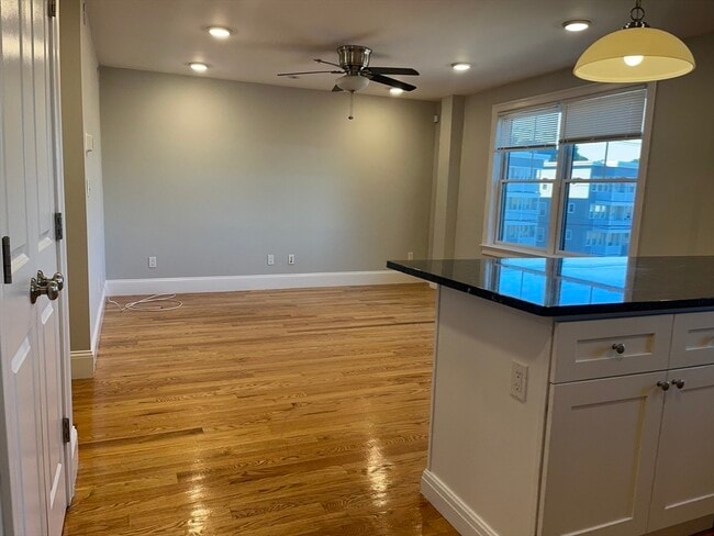 Building Photo - 45 Spring St