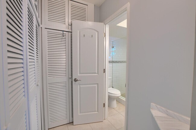 Building Photo - 333 NE 21st Ave