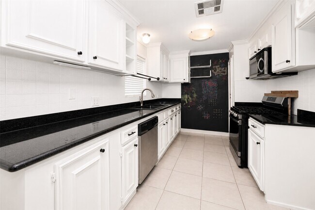 Building Photo - 9531 Weatherwood Dr