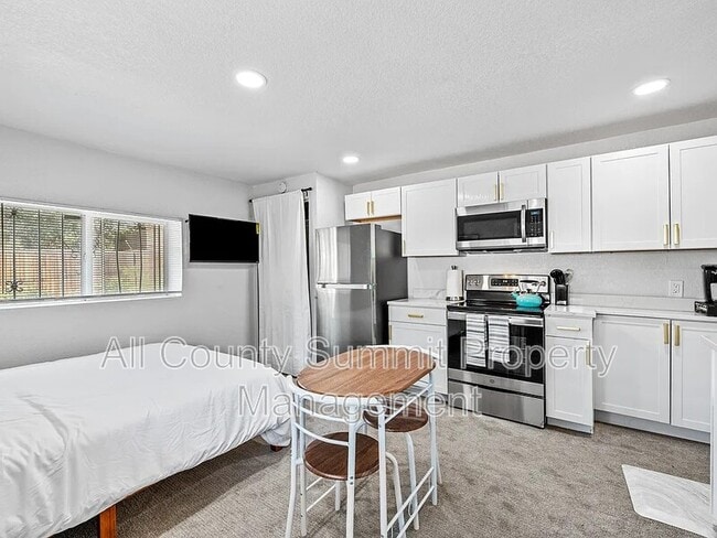 Building Photo - 760 Stuart St