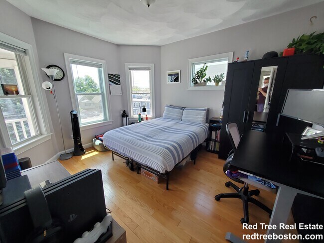 Building Photo - 83 Newbury St