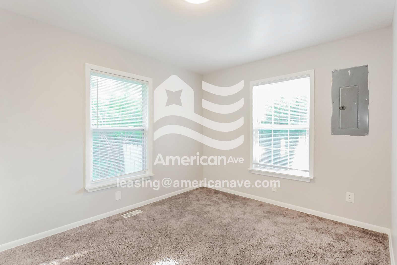 Building Photo - 1933 Dequincy St