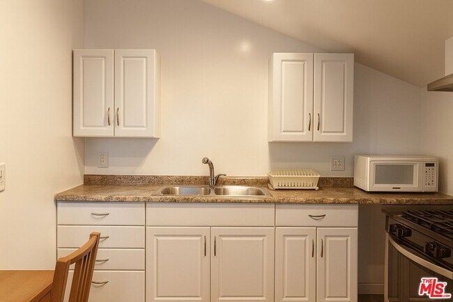 Building Photo - 5240 Buffalo Ave