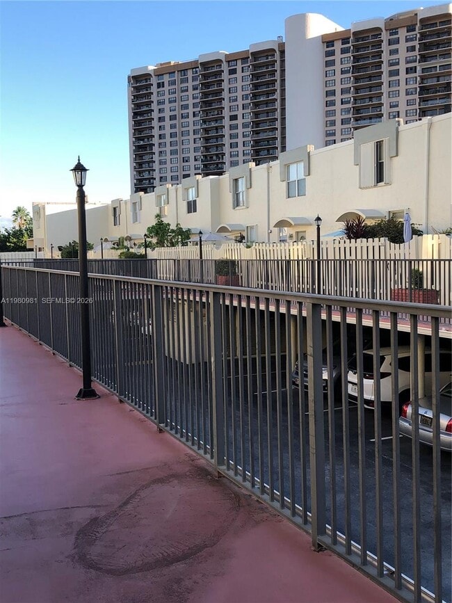 Building Photo - 1701 NE 115th St