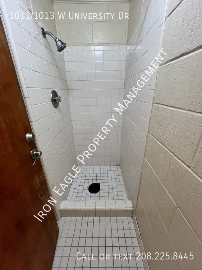 Building Photo - 1011/1013 W University Dr-