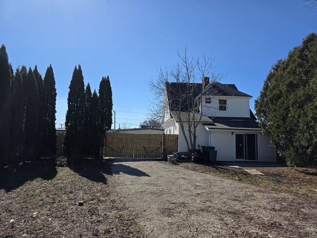 Building Photo - 122 Hawley St