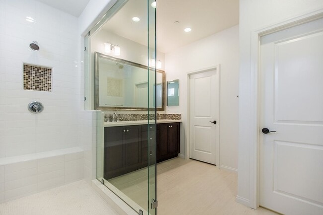 Building Photo - 4BD/3BA/2Garage Two Story Highly upgraded ...