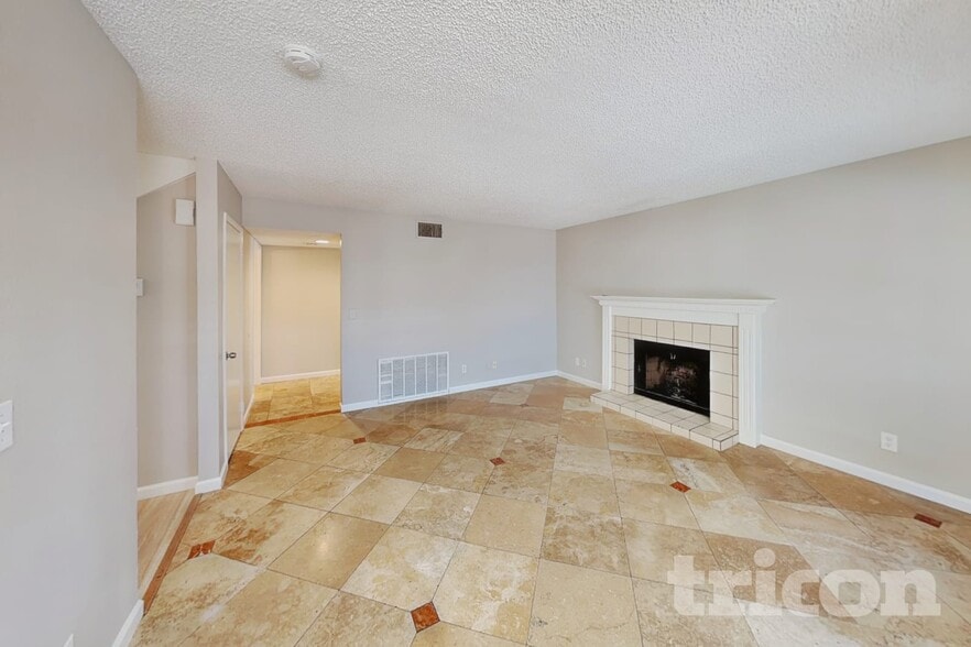 Building Photo - 3143 Regal Oak Dr