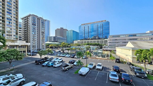 Building Photo - Holiday Village - renovated studio with on...
