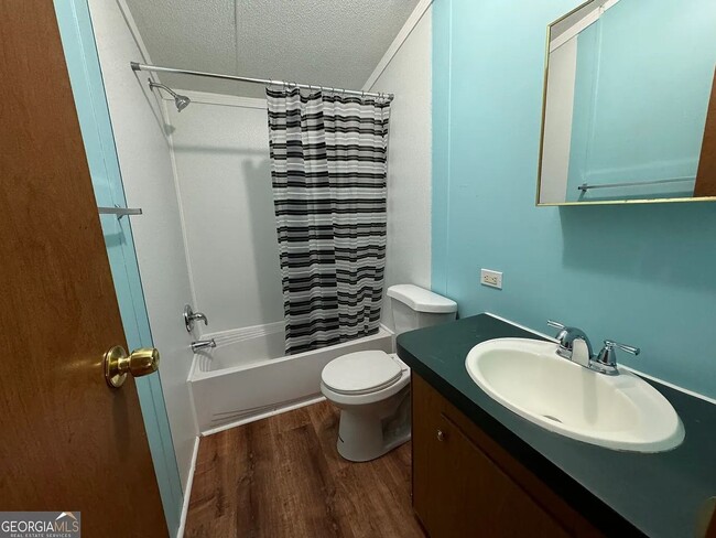 Building Photo - Rent Reduced!