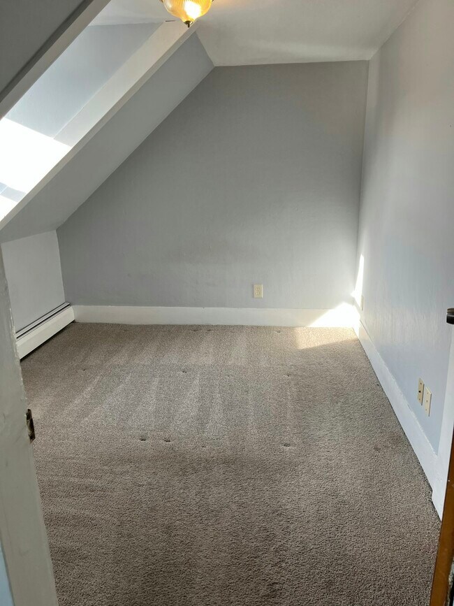 Building Photo - 18 Roundy St