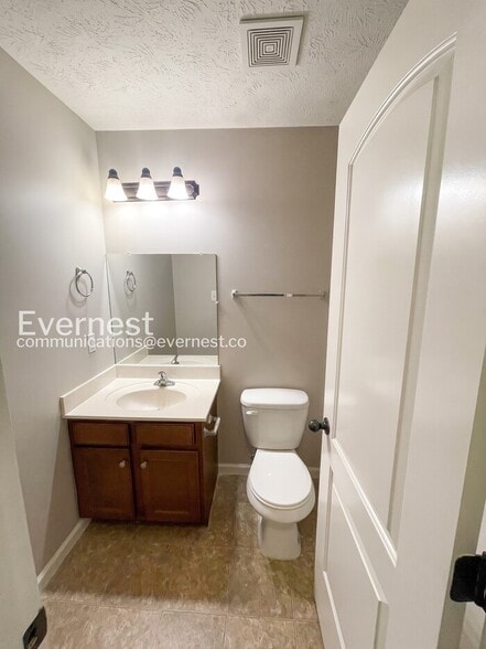 Building Photo - 1504 Apache Way