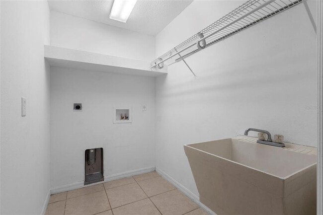 Building Photo - 11490 SW 46th Ave