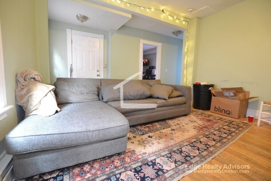 Building Photo - 20 Pratt St