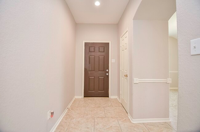 Building Photo - 14618 Rochelle Ct