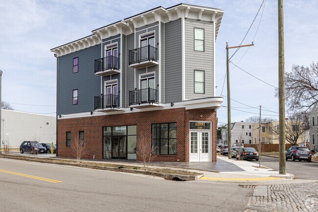 Building Photo - 2200 Carrington St