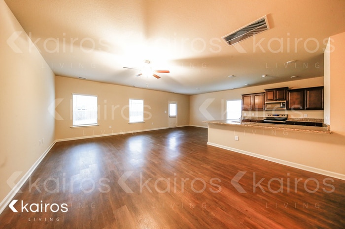 Building Photo - 1067 Pilgrim Ln