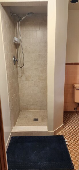 Building Photo - 1001 Orchard Way