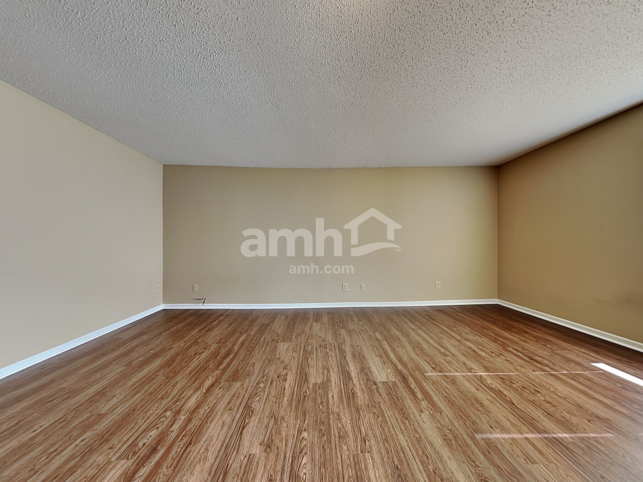 Building Photo - 1701 Blue Grass Pky