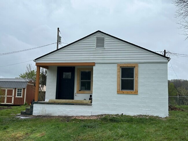 Primary Photo - 1534 Saint John St