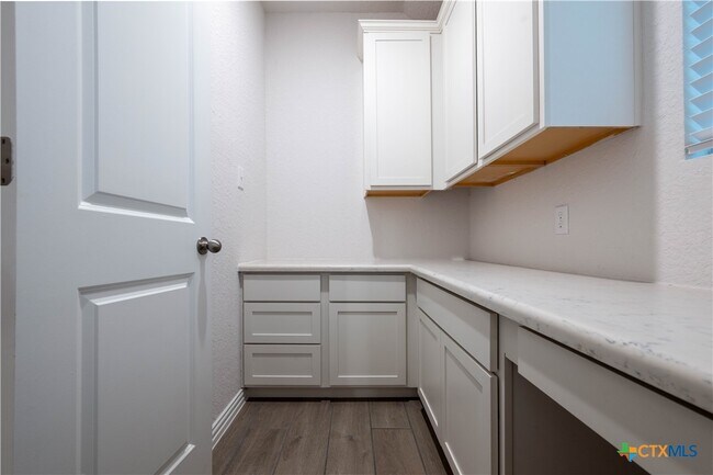 Building Photo - 2089 Egret Ave