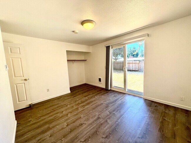 Building Photo - Cozy & Clean 3BR Home in North Tacoma