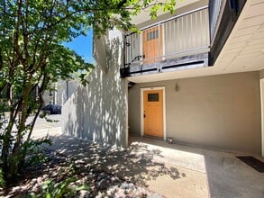 Building Photo - Remodel Condo - Minutes to Downtown Austin